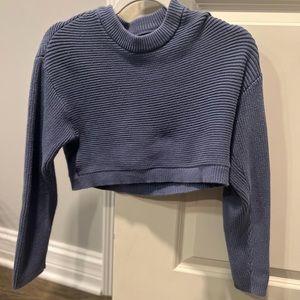 Pacsun basic comfy sweater! Rarely worn it’s thick and slightly cropped.